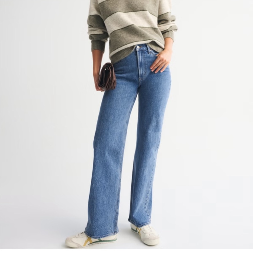 Abercrombie 90’s High Rise Relaxed Jean Sz 29 Extra Short